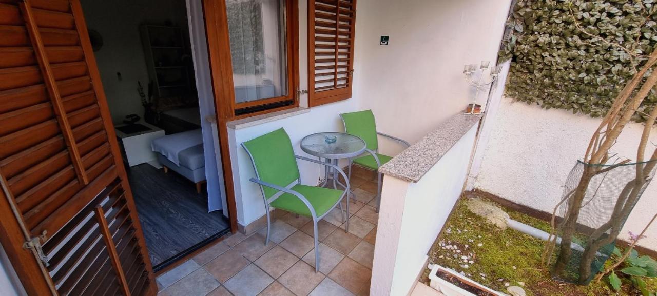 Apartment Evergreen Pula Exterior photo