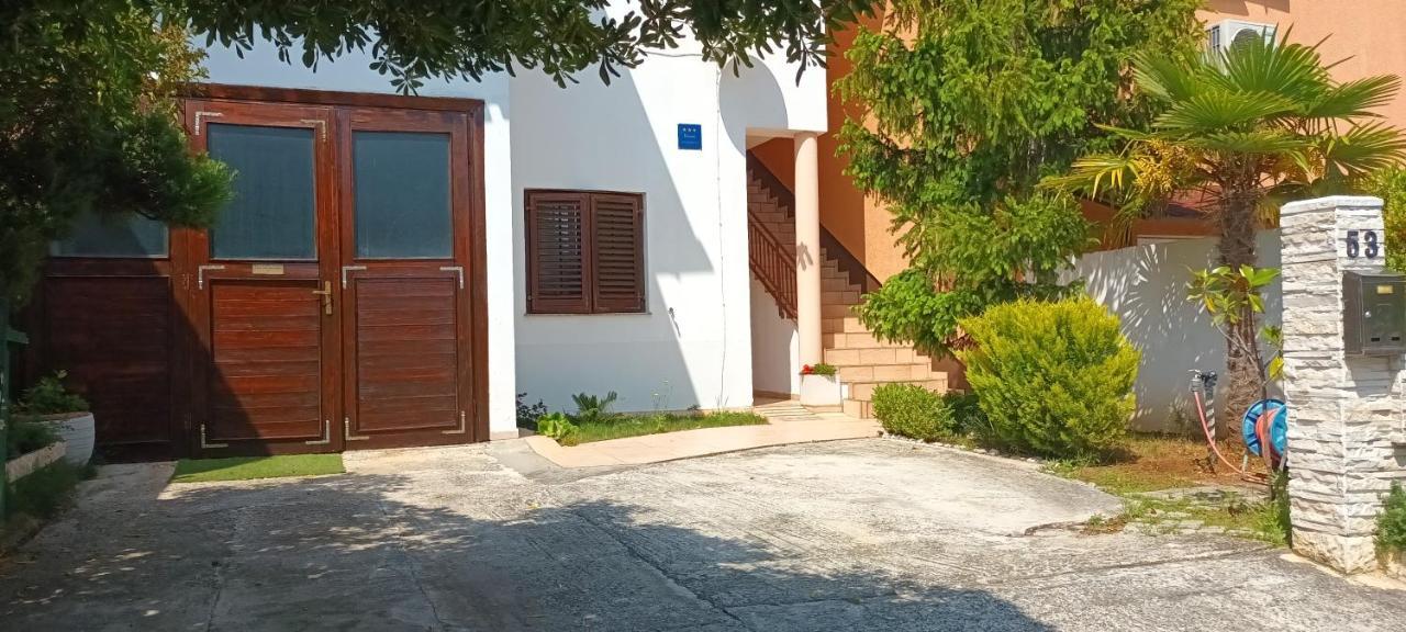 Apartment Evergreen Pula Exterior photo